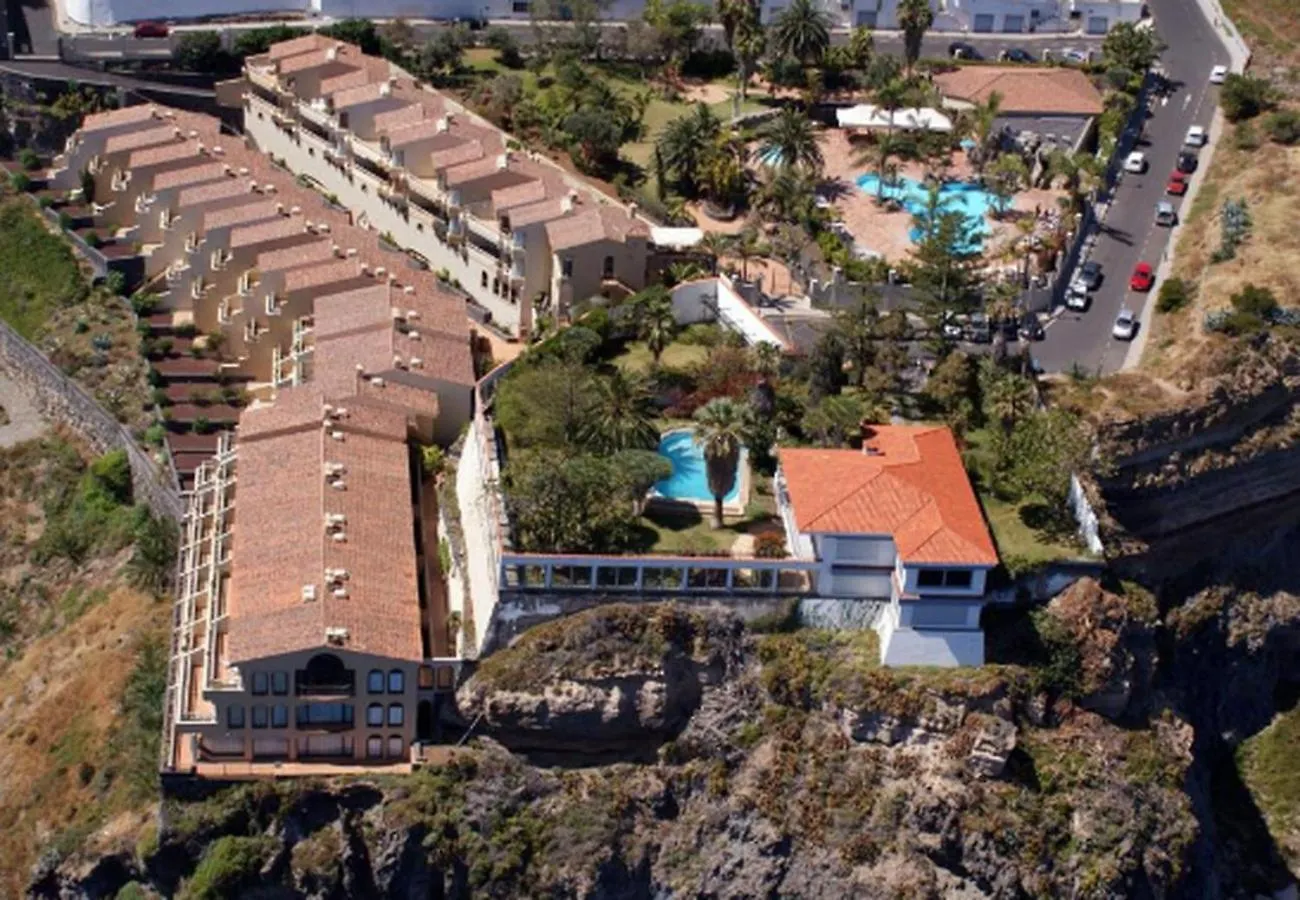 Apartamento Con Piscina Y Vistas Al Mar Sobre Acantilado Los Realejos Spain